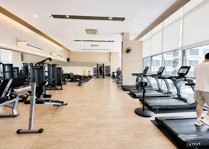 Riverside 1br With Pool Gym Near Boat Taxi