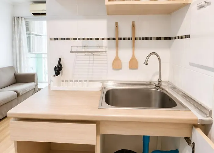 Riverside 1br With Pool Gym Near Boat Taxi *