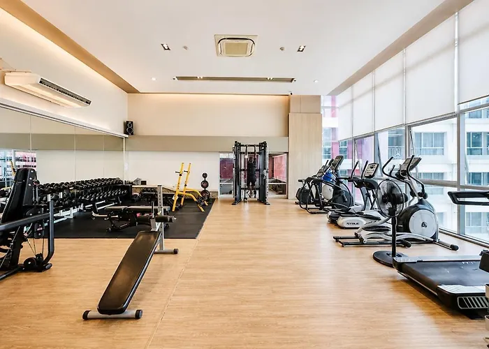 Riverside 1br With Pool Gym Near Boat Taxi شقة