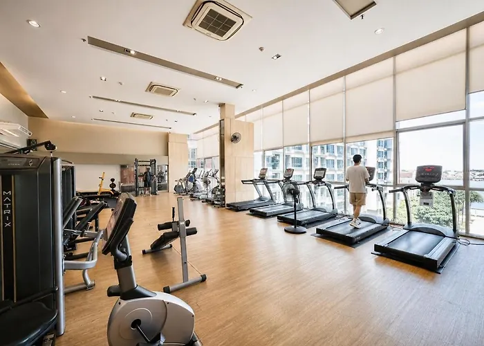 Апартаменты Riverside 1br With Pool Gym Near Boat Taxi